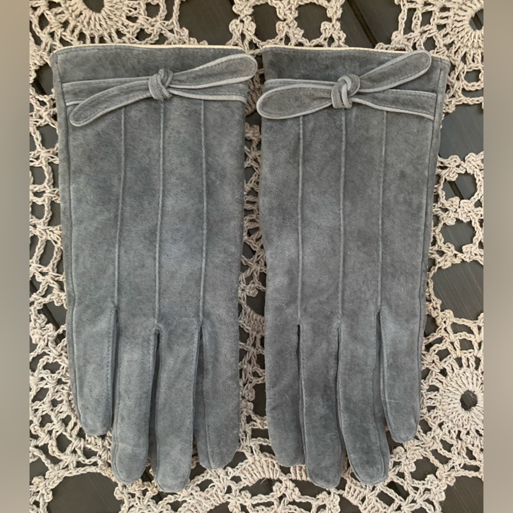 NWOT DENTS Gloves: Gray Suede, Bow, Lined, Women’s Size M
